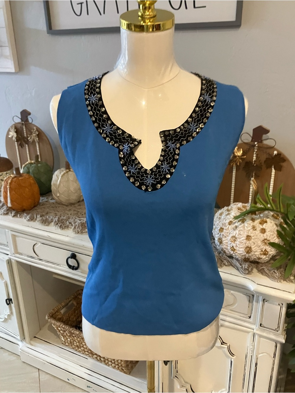 Dress barn sleeveless shirt beaded.